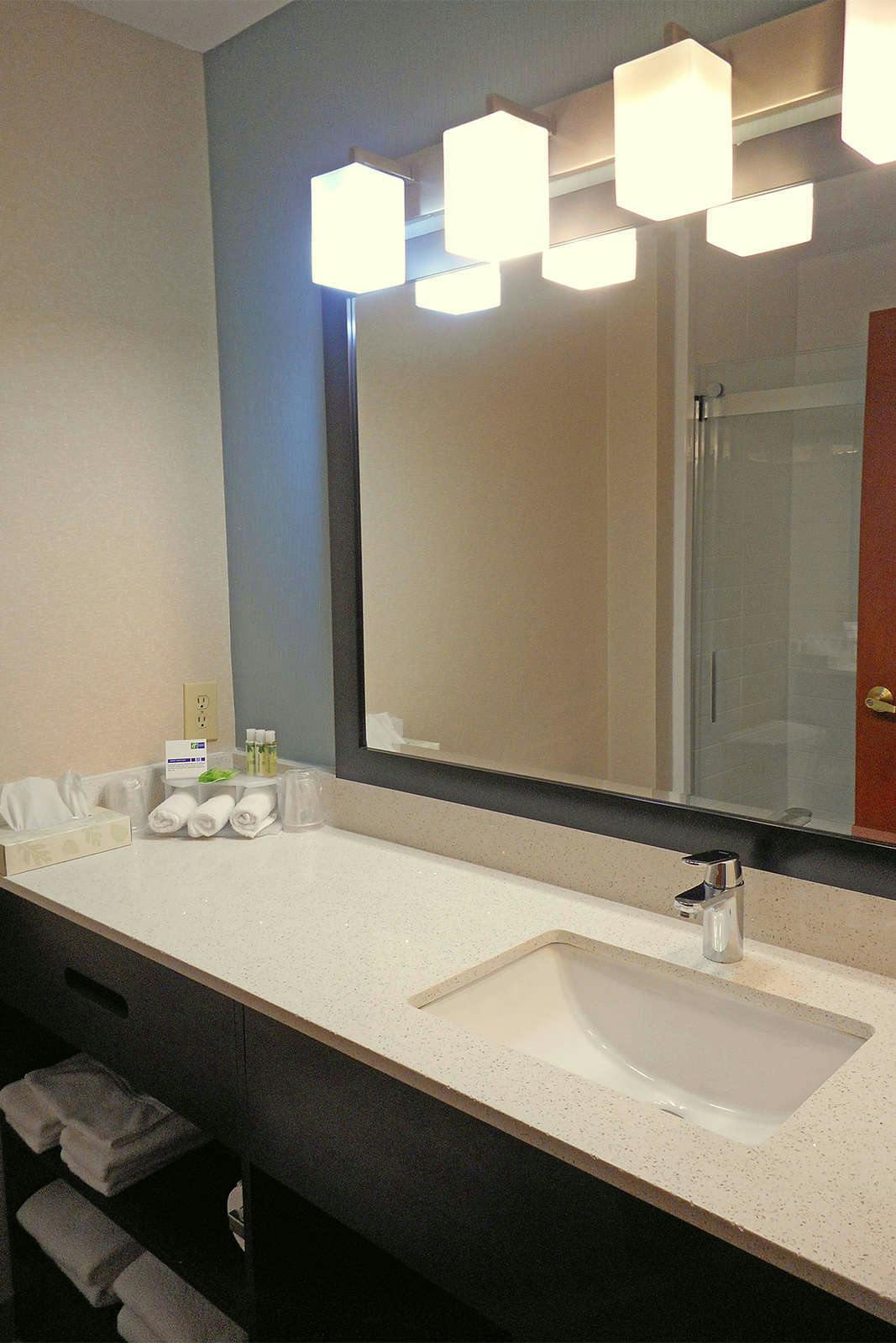 Hotel Holiday Inn Express & Suites Carmel North - Westfield photo 3