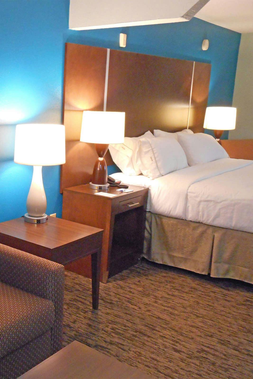 Hotel Holiday Inn Express & Suites Carmel North - Westfield photo 1