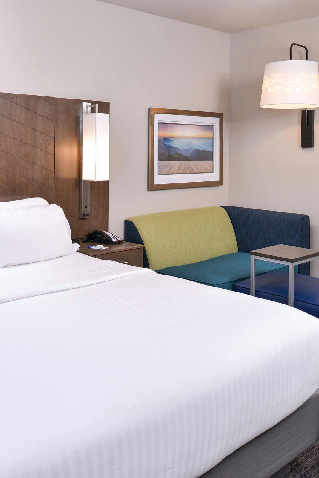 Hotel Holiday Inn Express & Suites Bryant - Benton Area photo 4