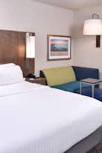 Hotel Holiday Inn Express & Suites Bryant - Benton Area photo 4