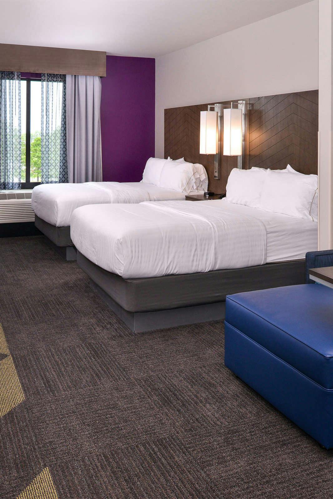 Hotel Holiday Inn Express & Suites Bryant - Benton Area photo 2