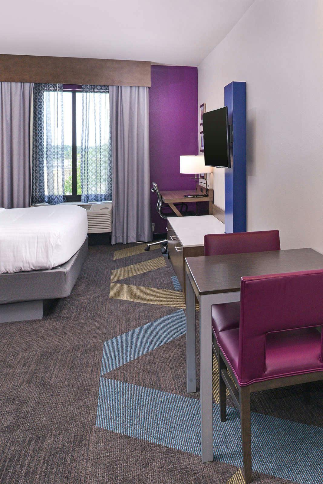 Hotel Holiday Inn Express & Suites Bryant - Benton Area photo 5