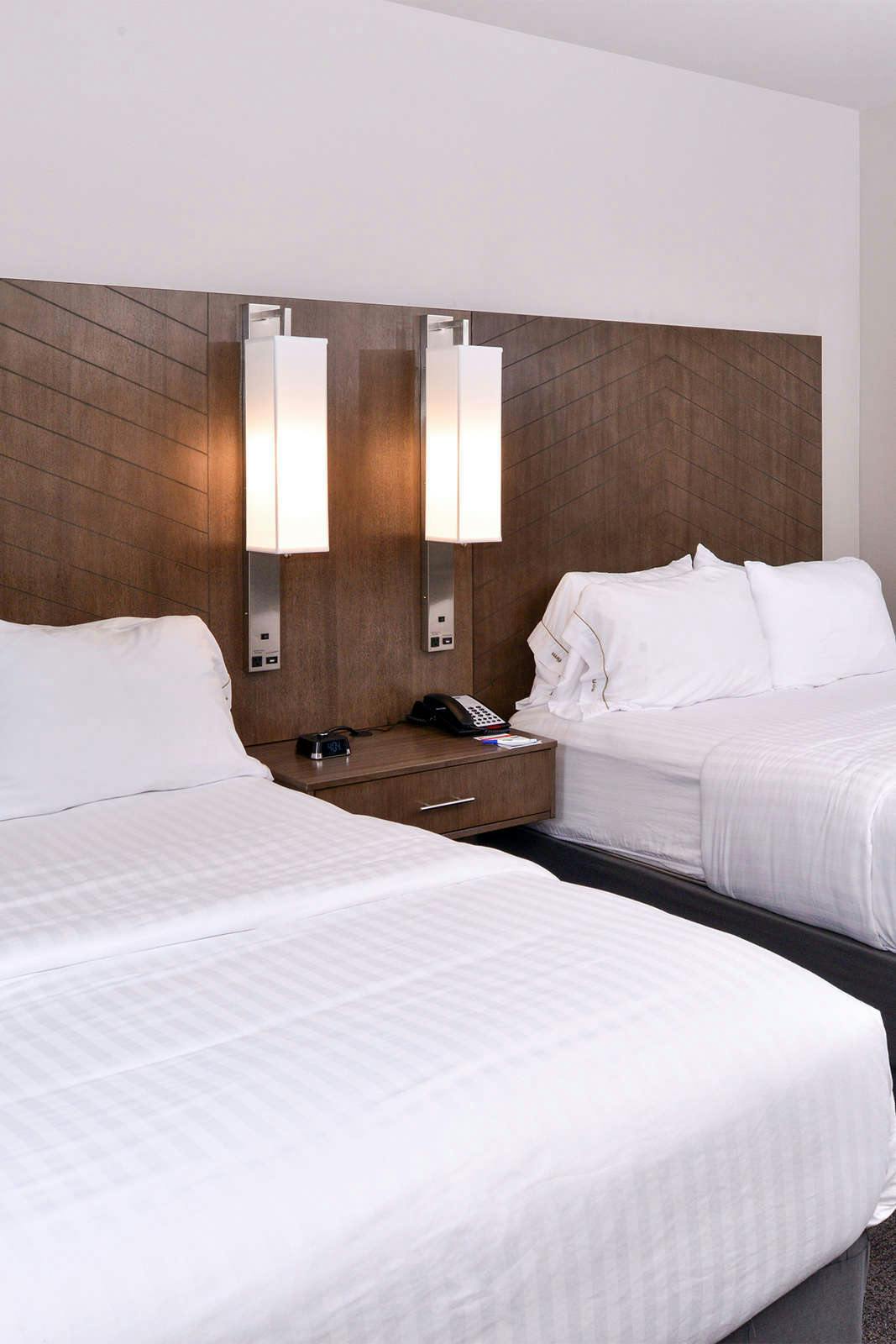 Hotel Holiday Inn Express & Suites Bryant - Benton Area photo 1