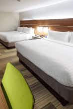 Hotel Holiday Inn Express & Suites Moore photo 2