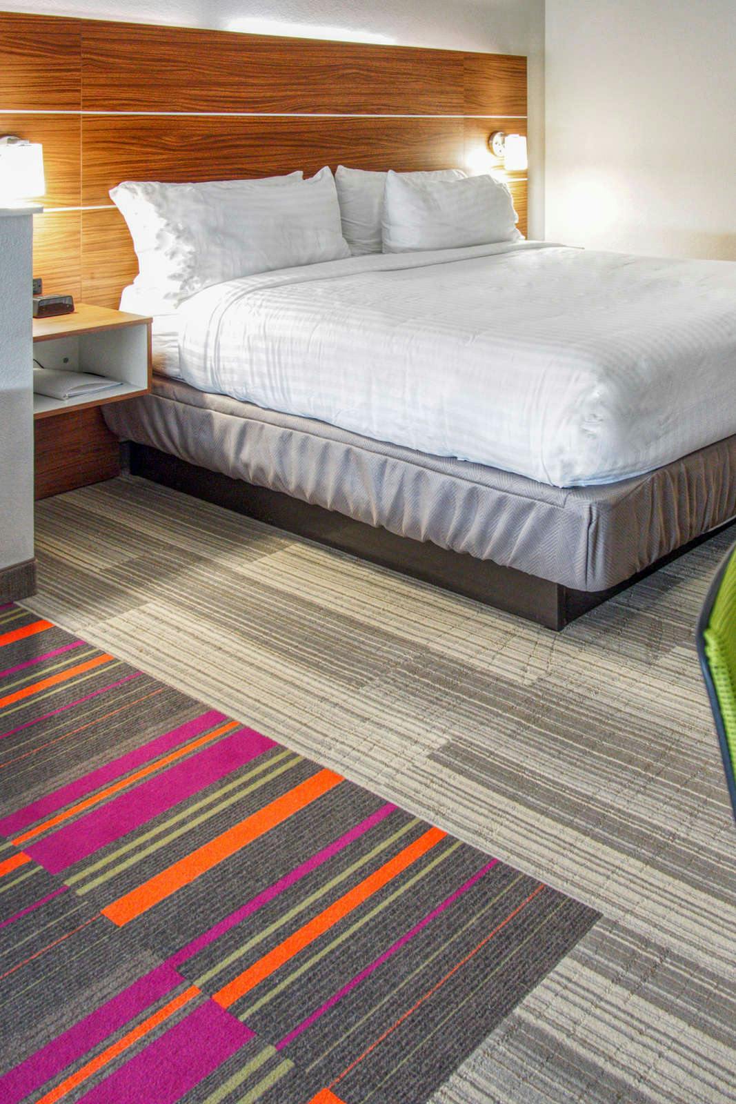 Hotel Holiday Inn Express & Suites Moore photo 1