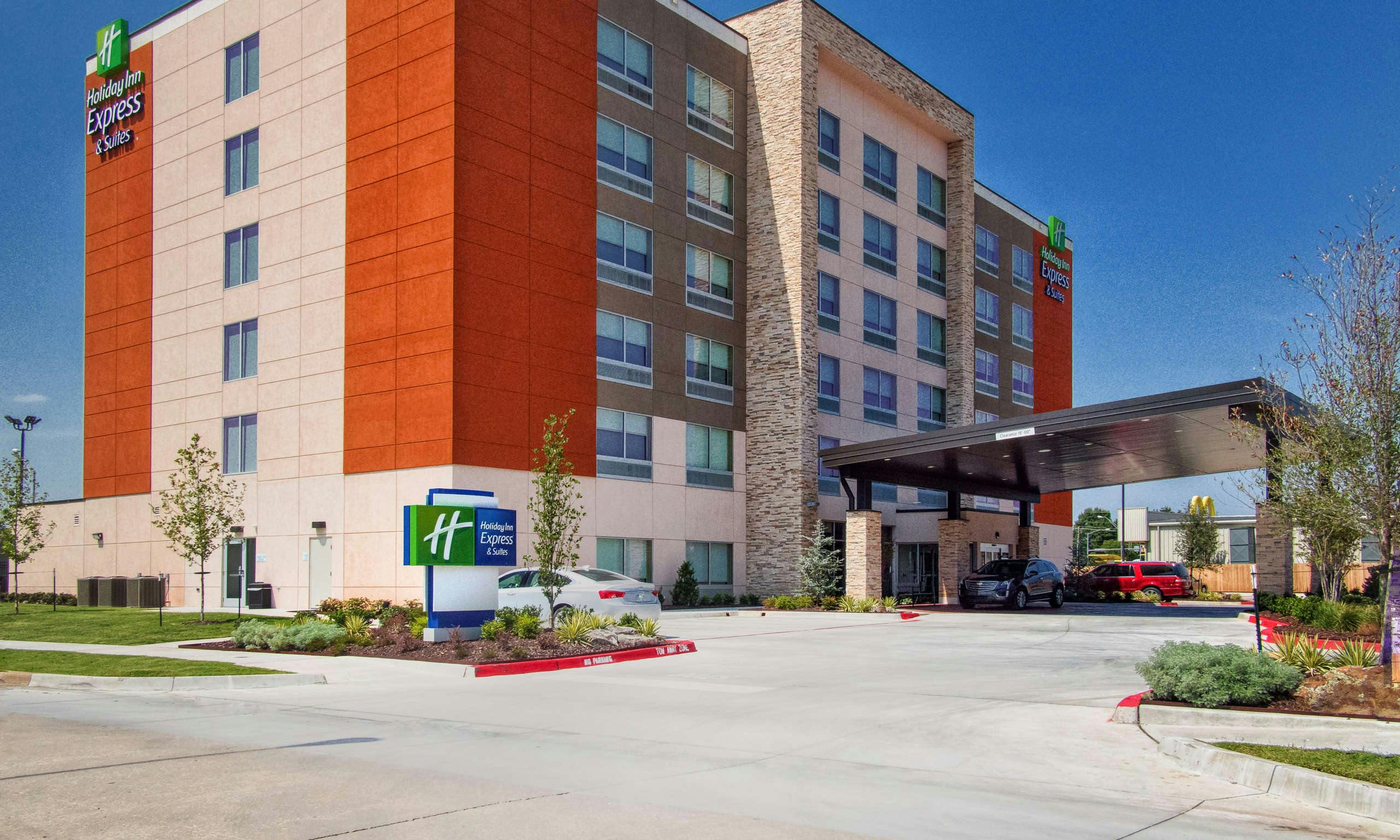 Holiday Inn Express & Suites Moore