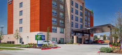 Holiday Inn Express & Suites Moore