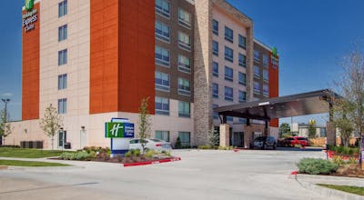 Holiday Inn Express & Suites Moore