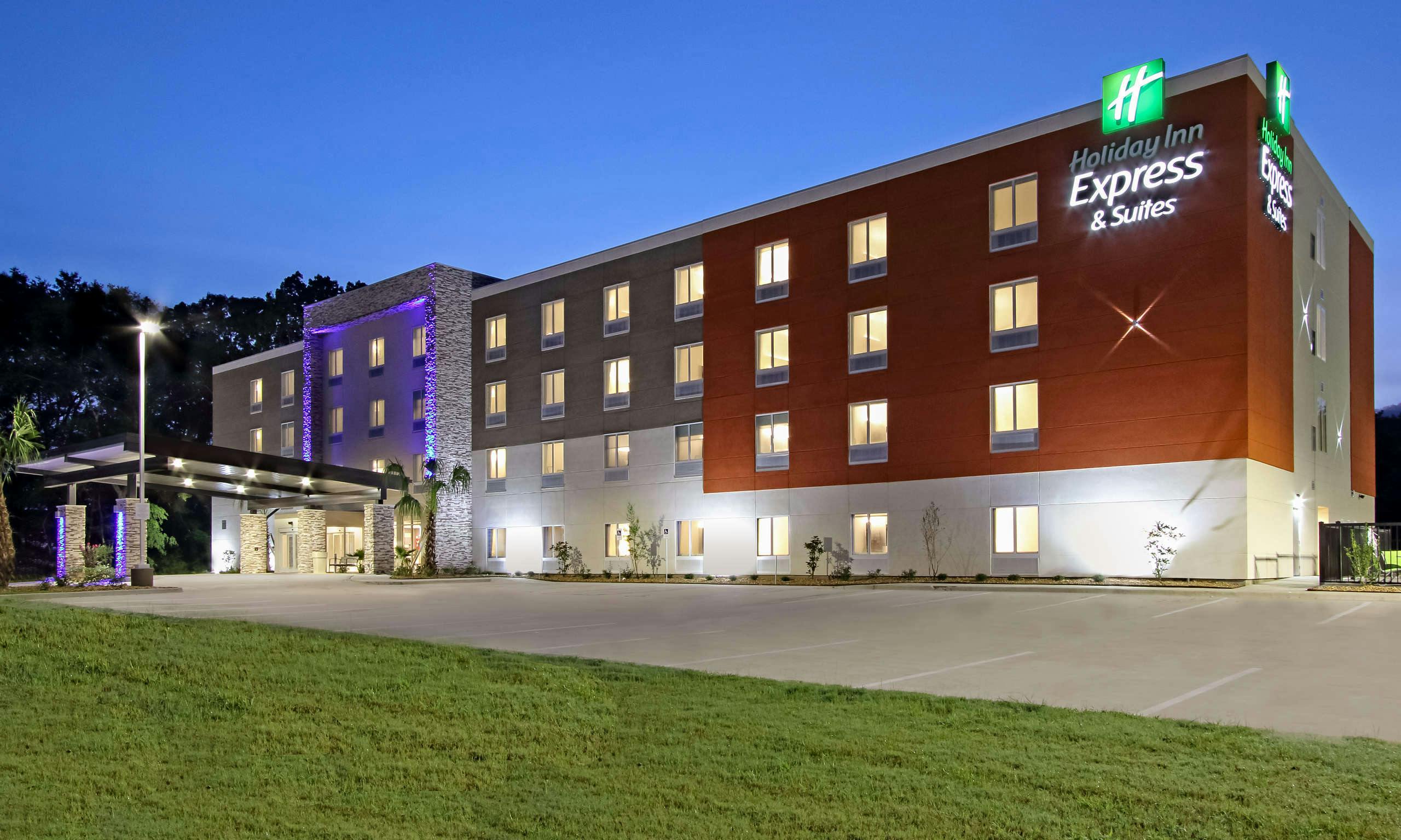 Holiday Inn Express & Suites Columbus North