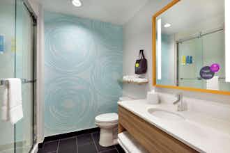 Hotel Tru By Hilton Webster Houston NASA photo 4