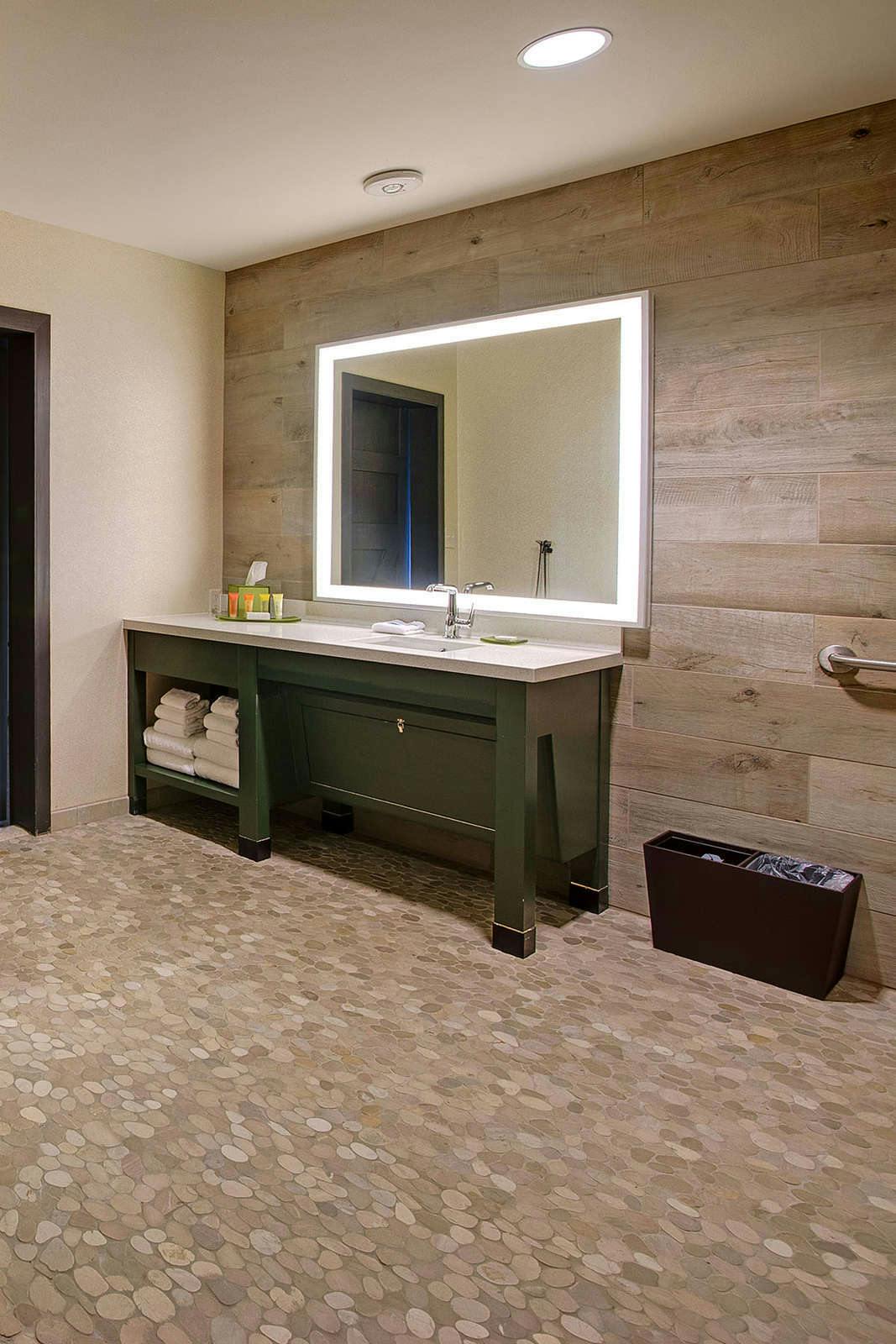 Hotel Hotel Indigo Traverse City photo 5