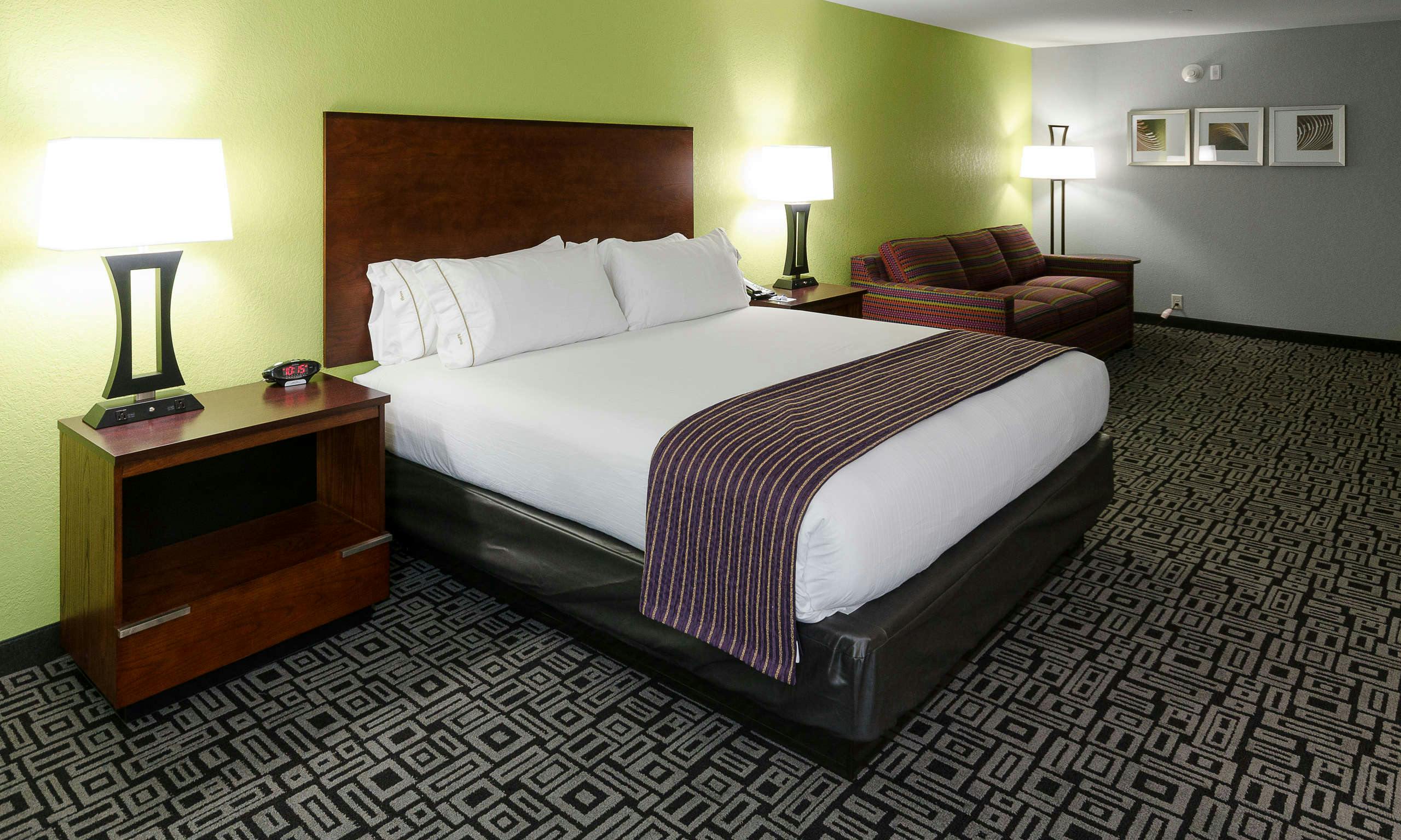 Holiday Inn Express Hickory - Hickory Mart