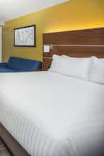 Hotel Holiday Inn Express Nags Head Oceanfront by IHG photo 1
