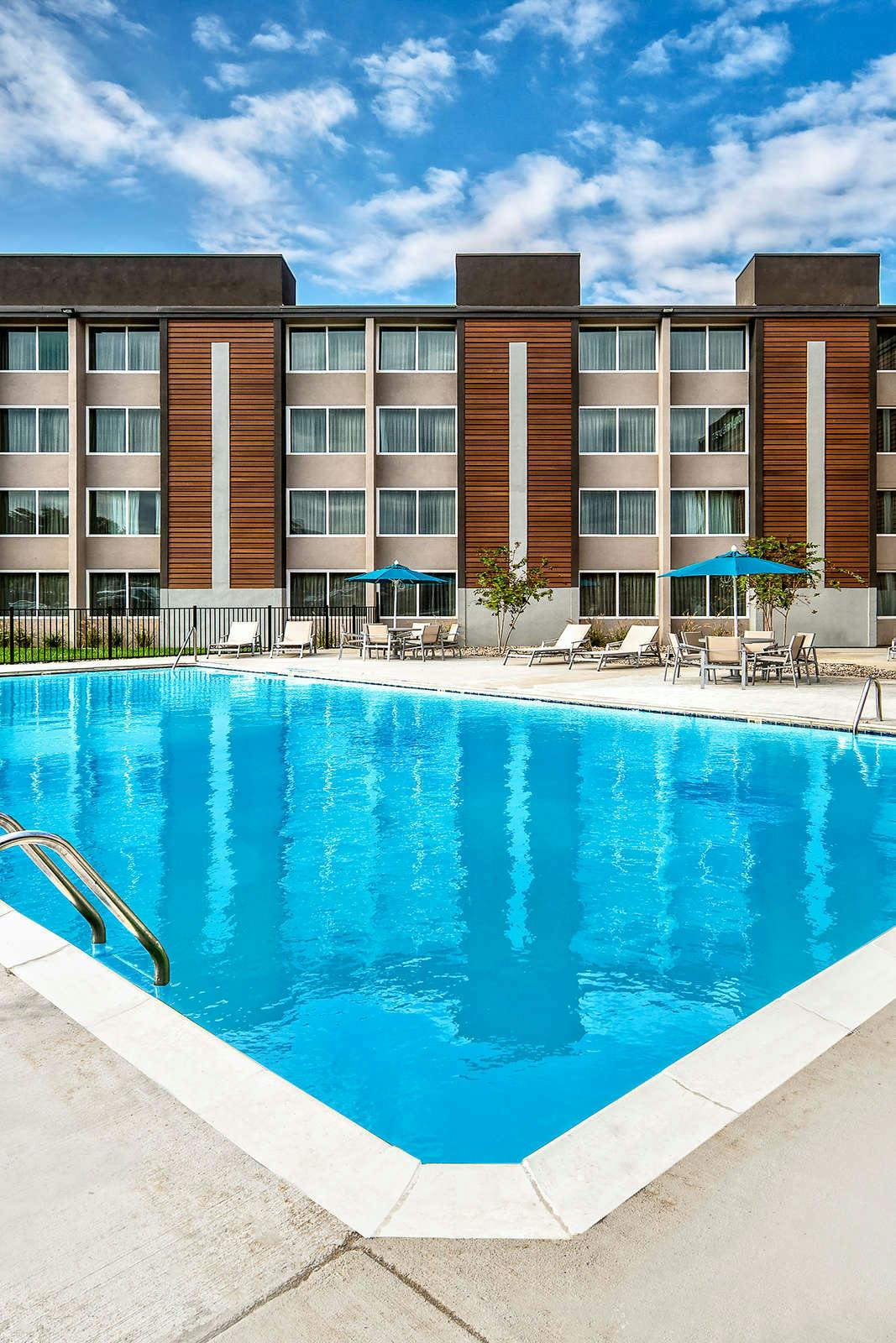 Hotel Holiday Inn Express Louisville Airport Expo Center photo 1