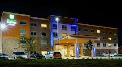 Holiday Inn Express & Suites Omaha Millard Area