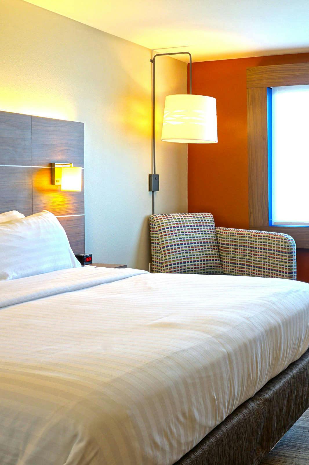 Hotel Holiday Inn Express & Suites Omaha Millard Area photo 2