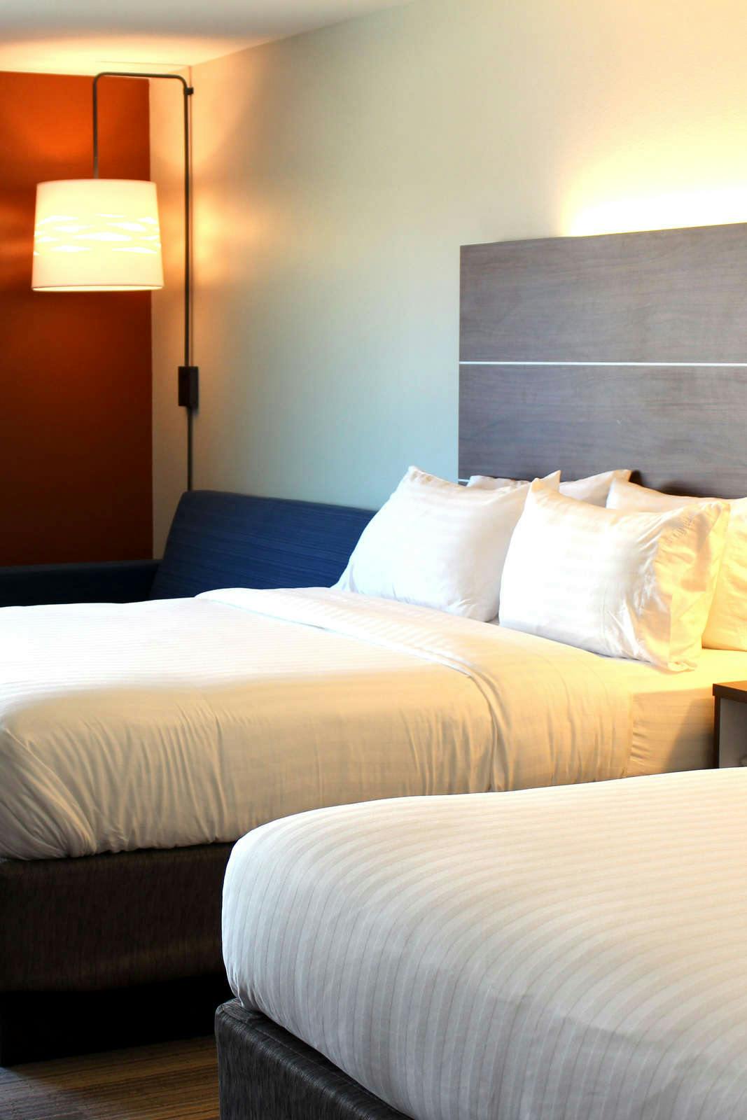 Hotel Holiday Inn Express & Suites Omaha Millard Area photo 5