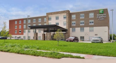 Holiday Inn Express & Suites Omaha Airport