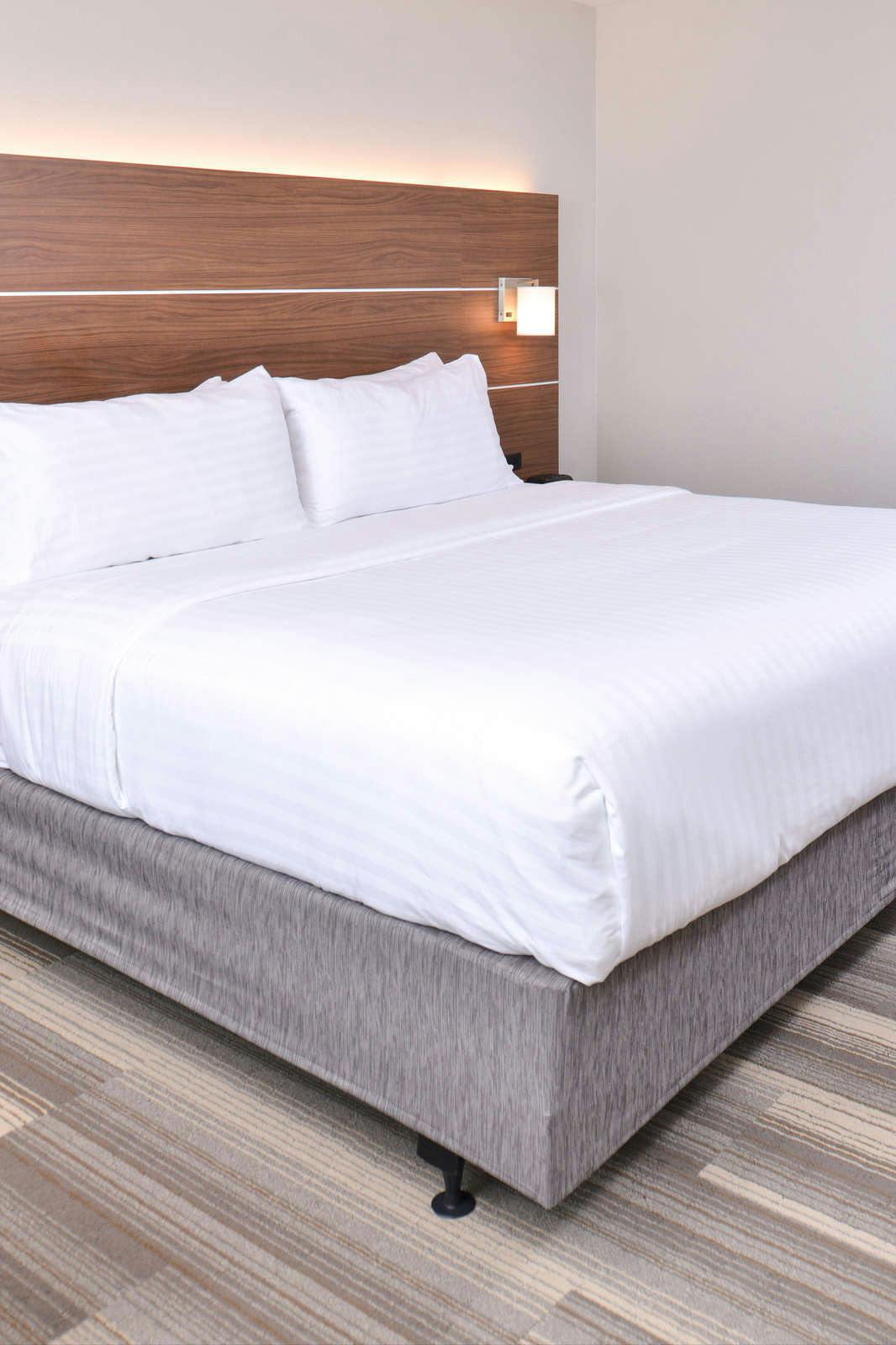 Hotel Holiday Inn Express & Suites Omaha Airport photo 2