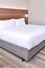 Hotel Holiday Inn Express & Suites Omaha Airport photo 2