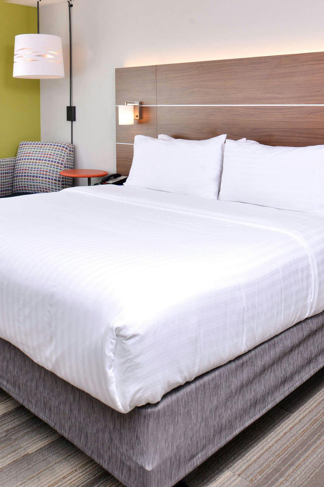 Hotel Holiday Inn Express & Suites Omaha Airport photo 1