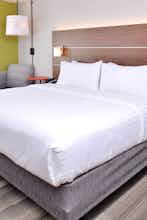 Hotel Holiday Inn Express & Suites Omaha Airport photo 1