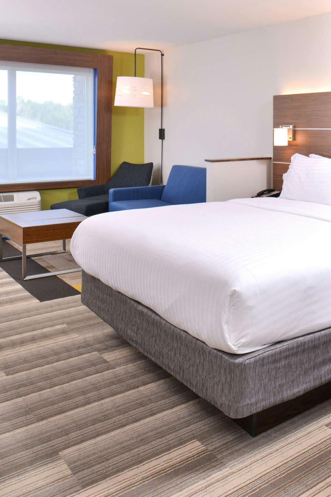 Hotel Holiday Inn Express & Suites Omaha Airport photo 3