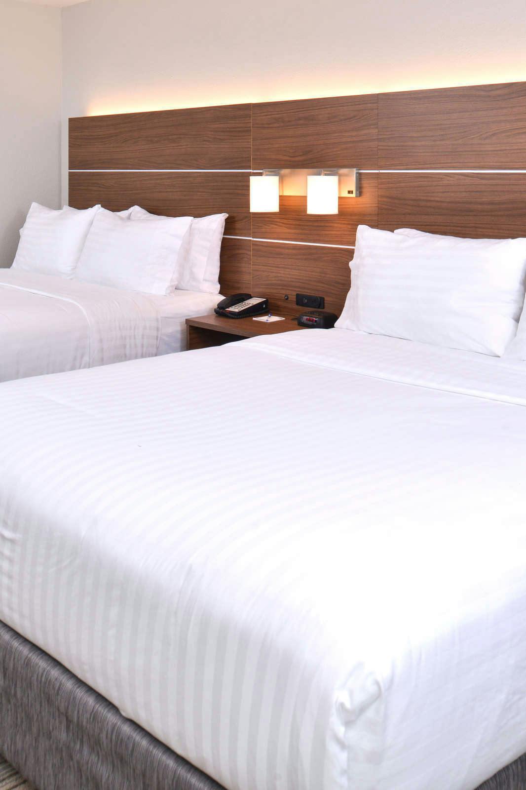 Hotel Holiday Inn Express & Suites Omaha Airport photo 5