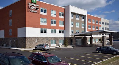 Holiday Inn Express & Suites Parkersburg East