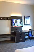 Hotel Holiday Inn Express & Suites Parkersburg East photo 5