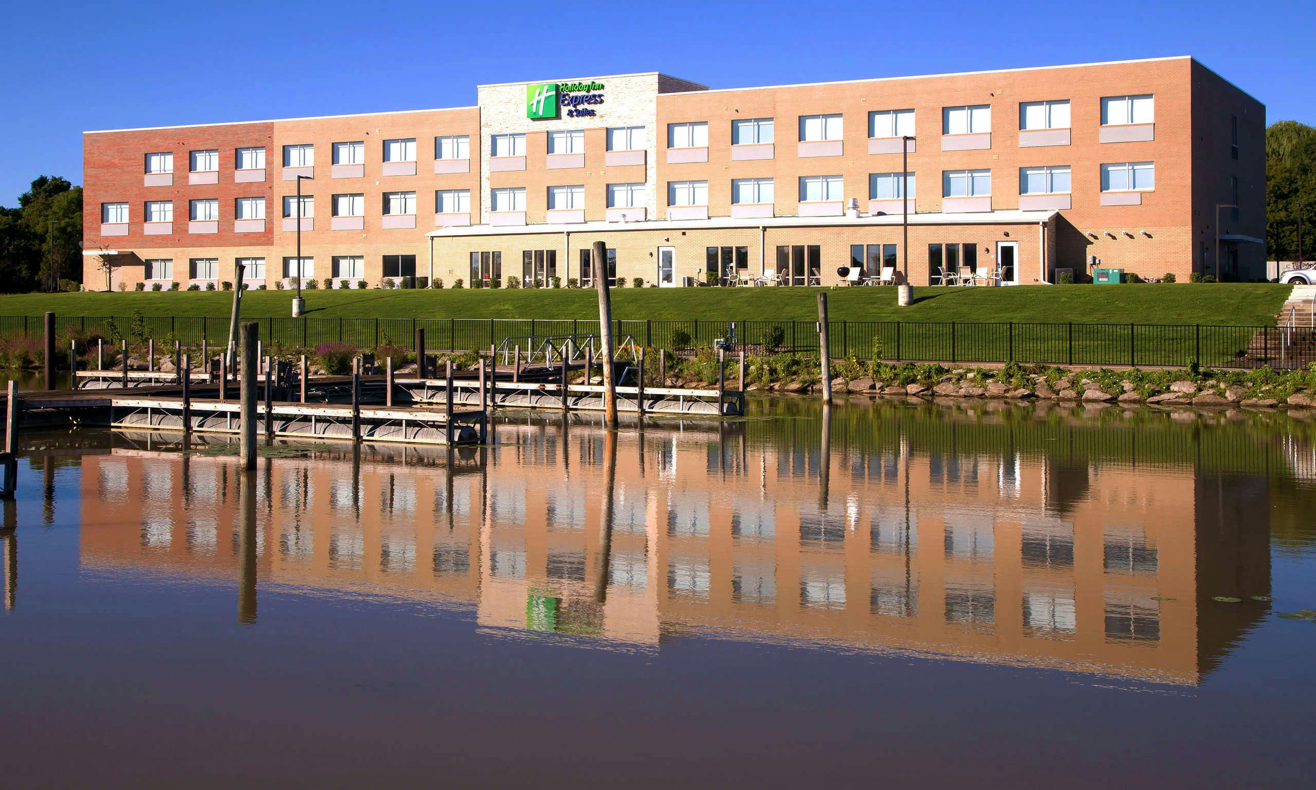 Holiday Inn Express & Suites Port Huron