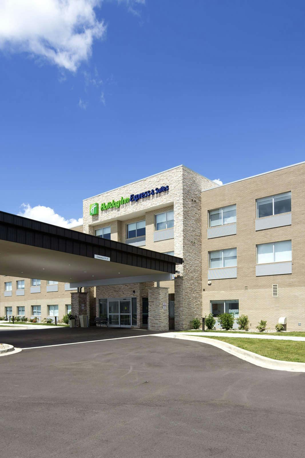 Hotel Holiday Inn Express & Suites Portage photo 1