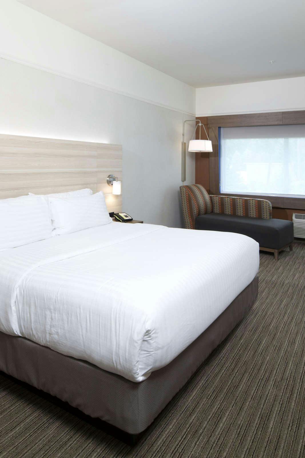 Hotel Holiday Inn Express & Suites Portage photo 3