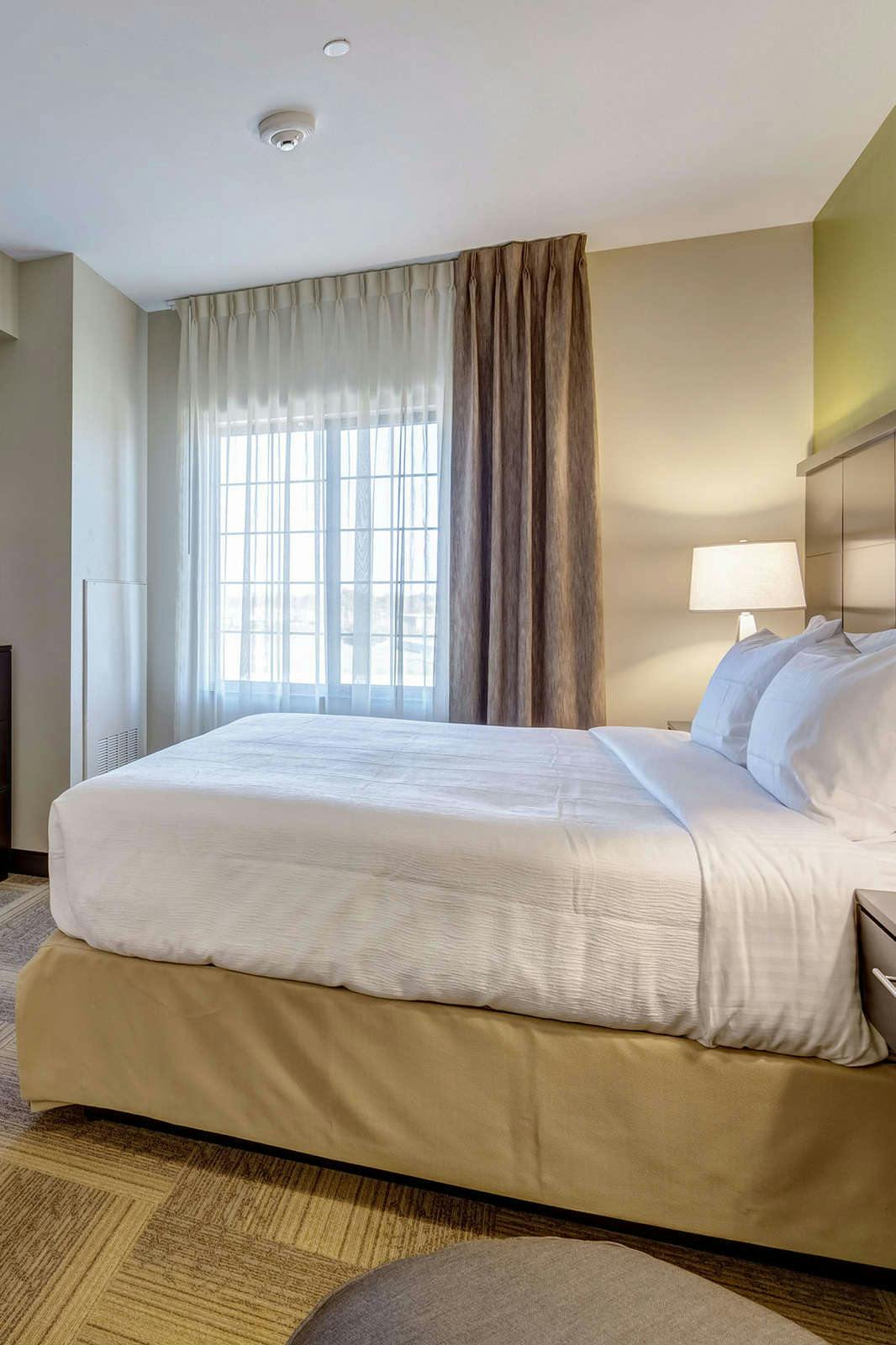 Hotel Staybridge Suites St Louis - Westport photo 1