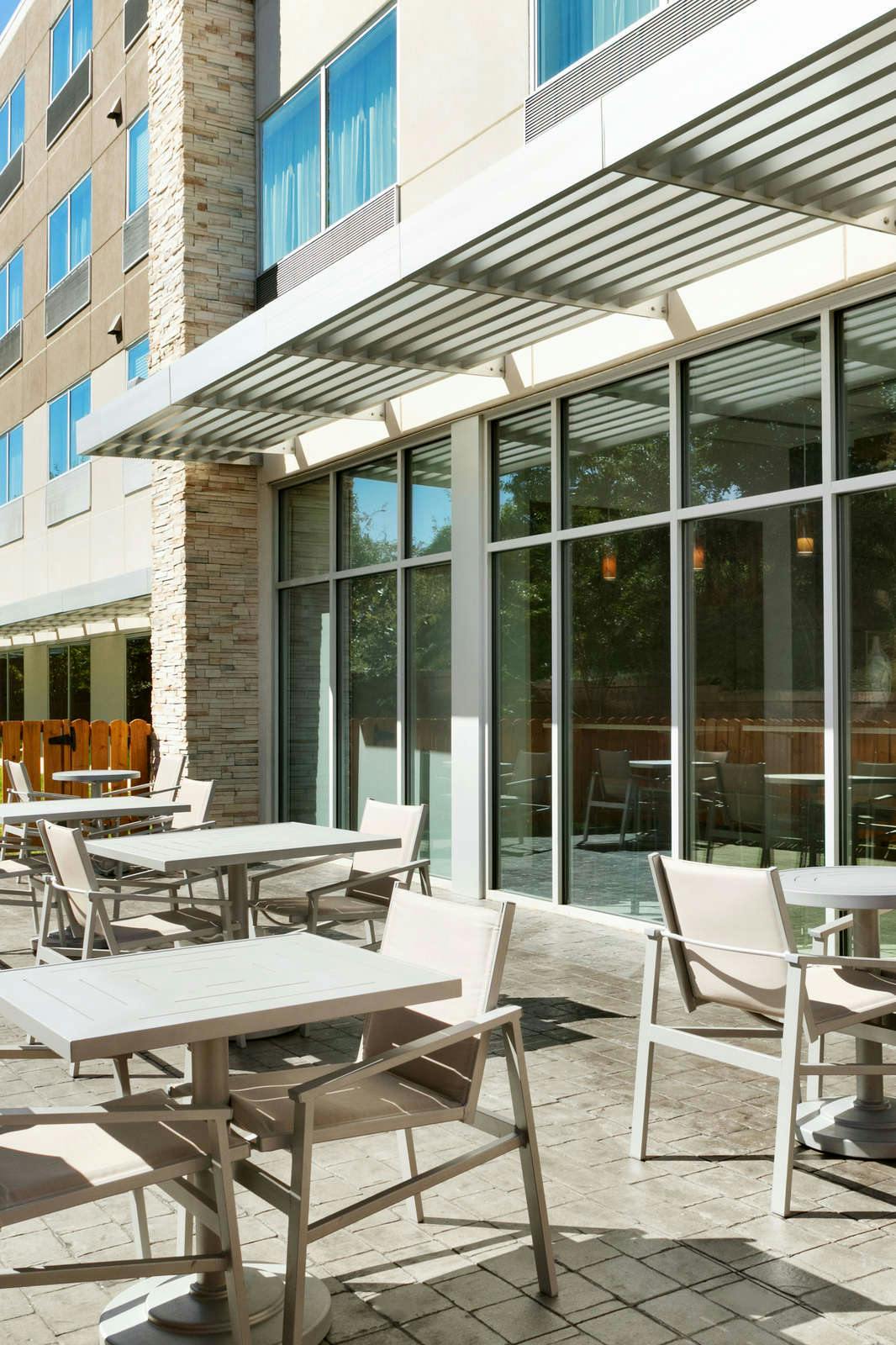 Hotel Holiday Inn Express & Suites Salisbury photo 1