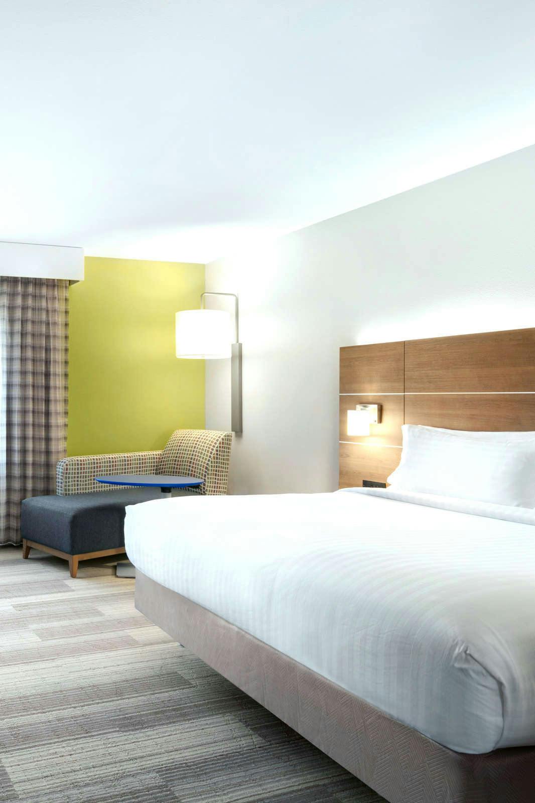 Hotel Holiday Inn Express & Suites Salisbury photo 2