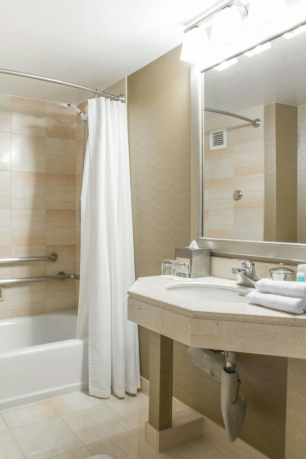 Hotel Omni LA at California Plaza photo 3