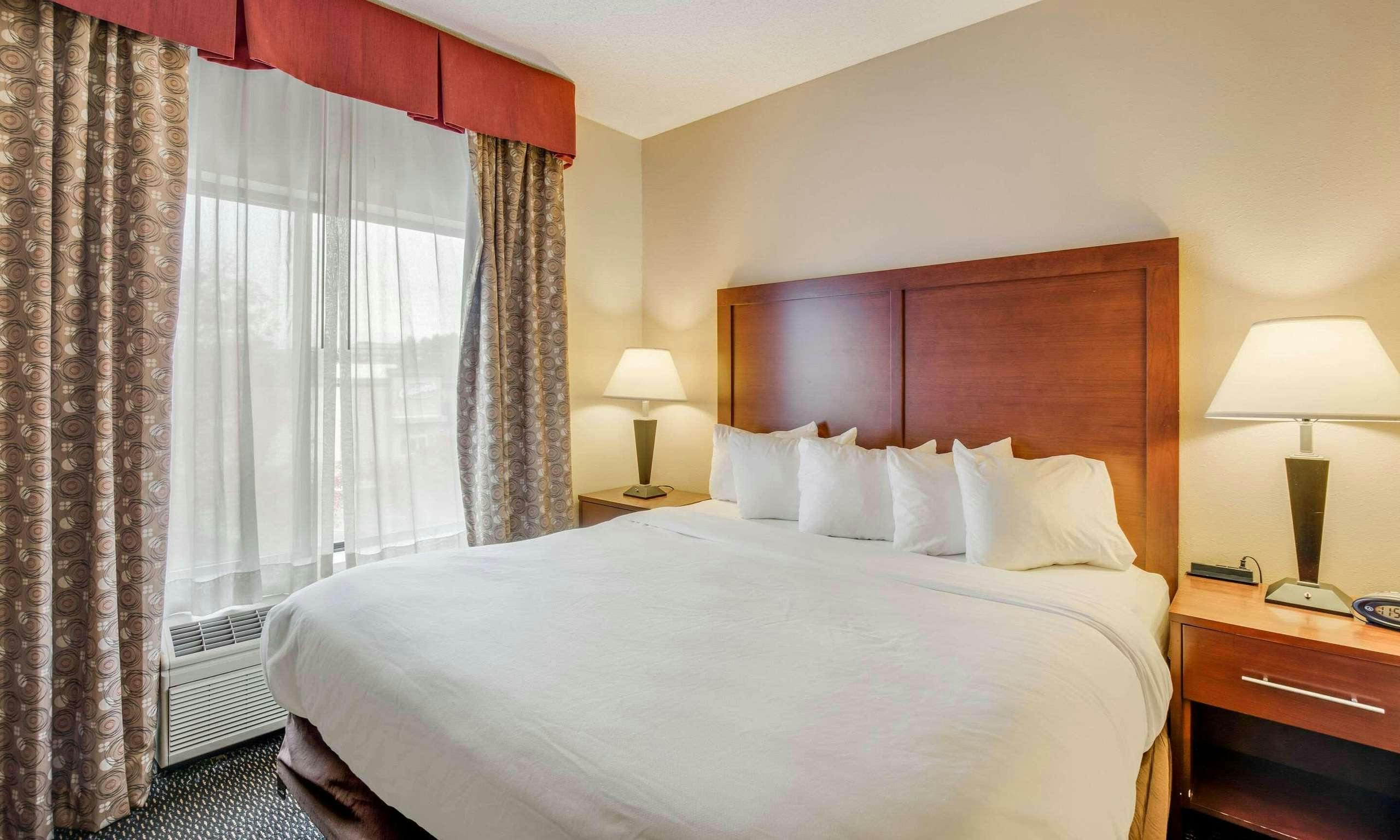 Hotel Comfort Suites Stevens Point photo 2