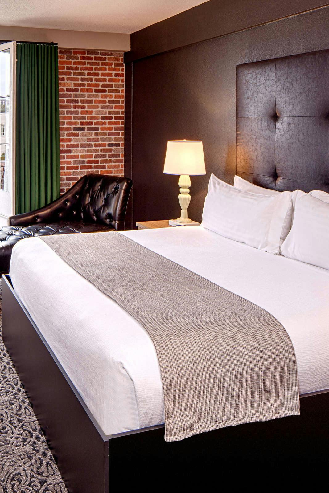 Hotel Chateau LeMoyne - French Quarter, A Holiday Inn Hotel photo 1