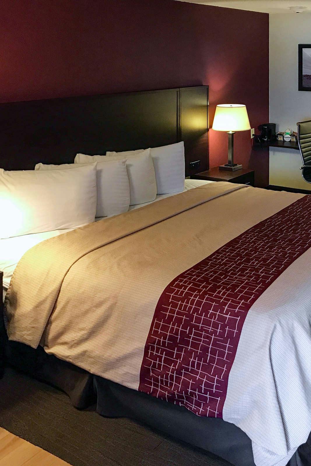 Hotel Red Roof PLUS+ Chicago - Hoffman Estates photo 2