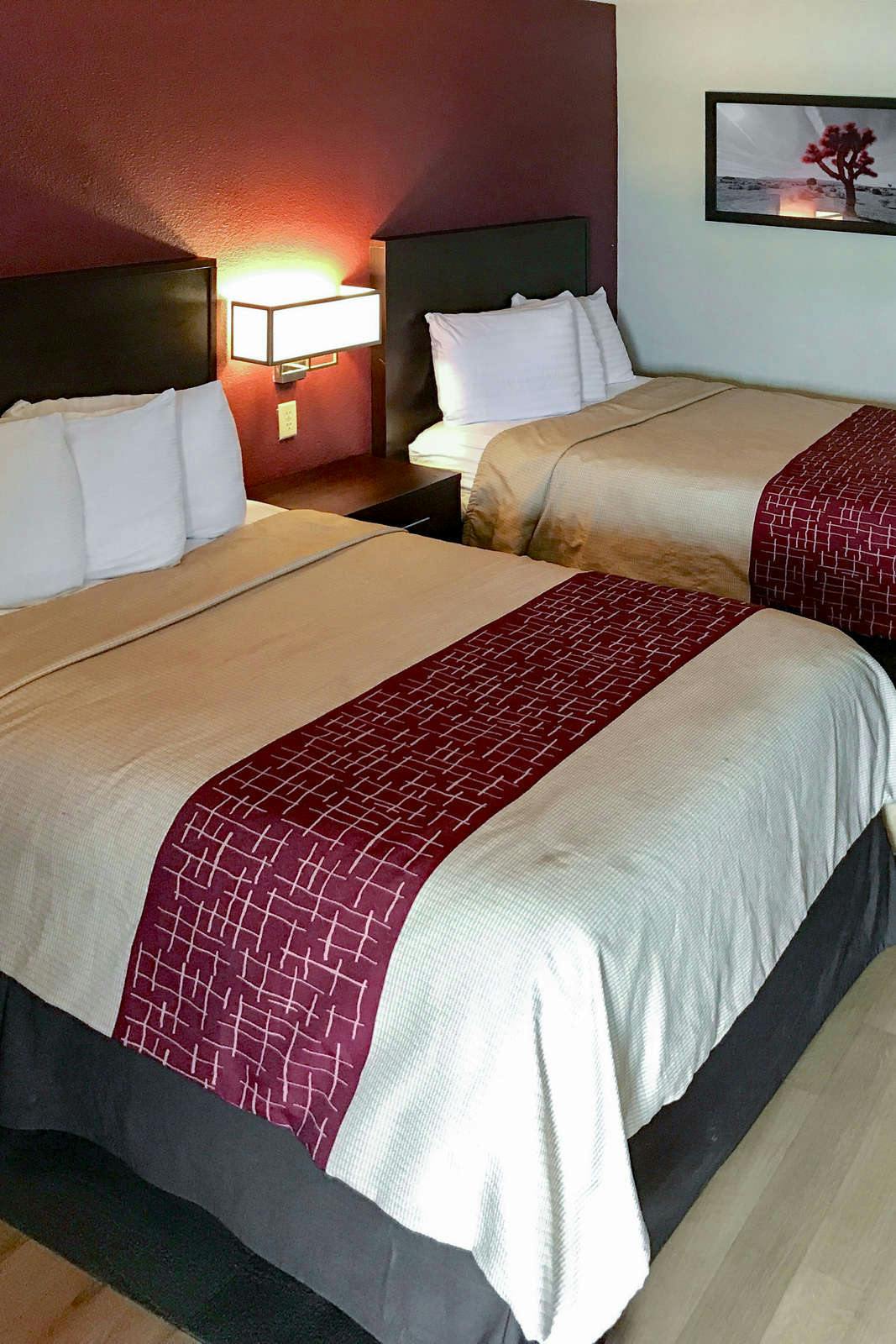 Hotel Red Roof PLUS+ Chicago - Hoffman Estates photo 4