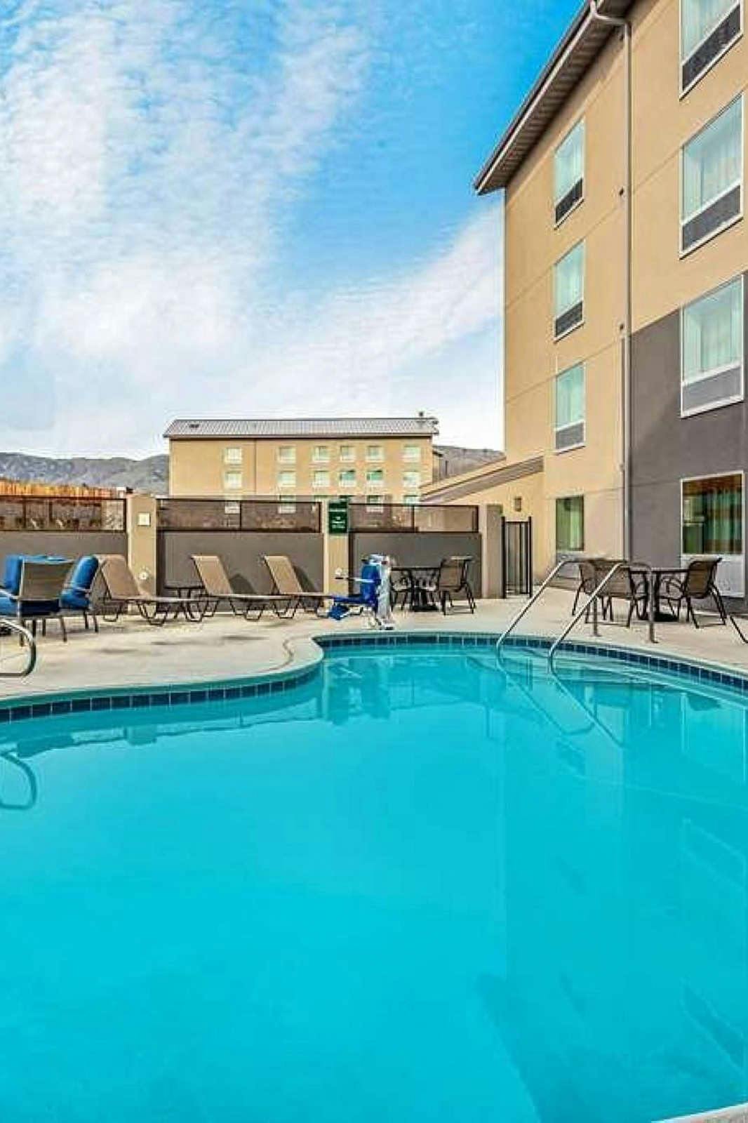 Hotel La Quinta Inn & Suites by Wyndham San Francisco Airport N photo 1