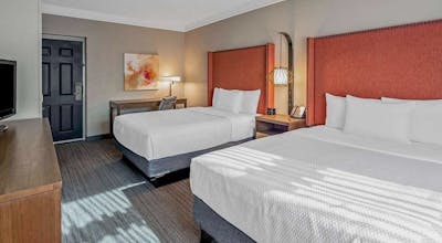 La Quinta Inn & Suites by Wyndham San Francisco Airport N
