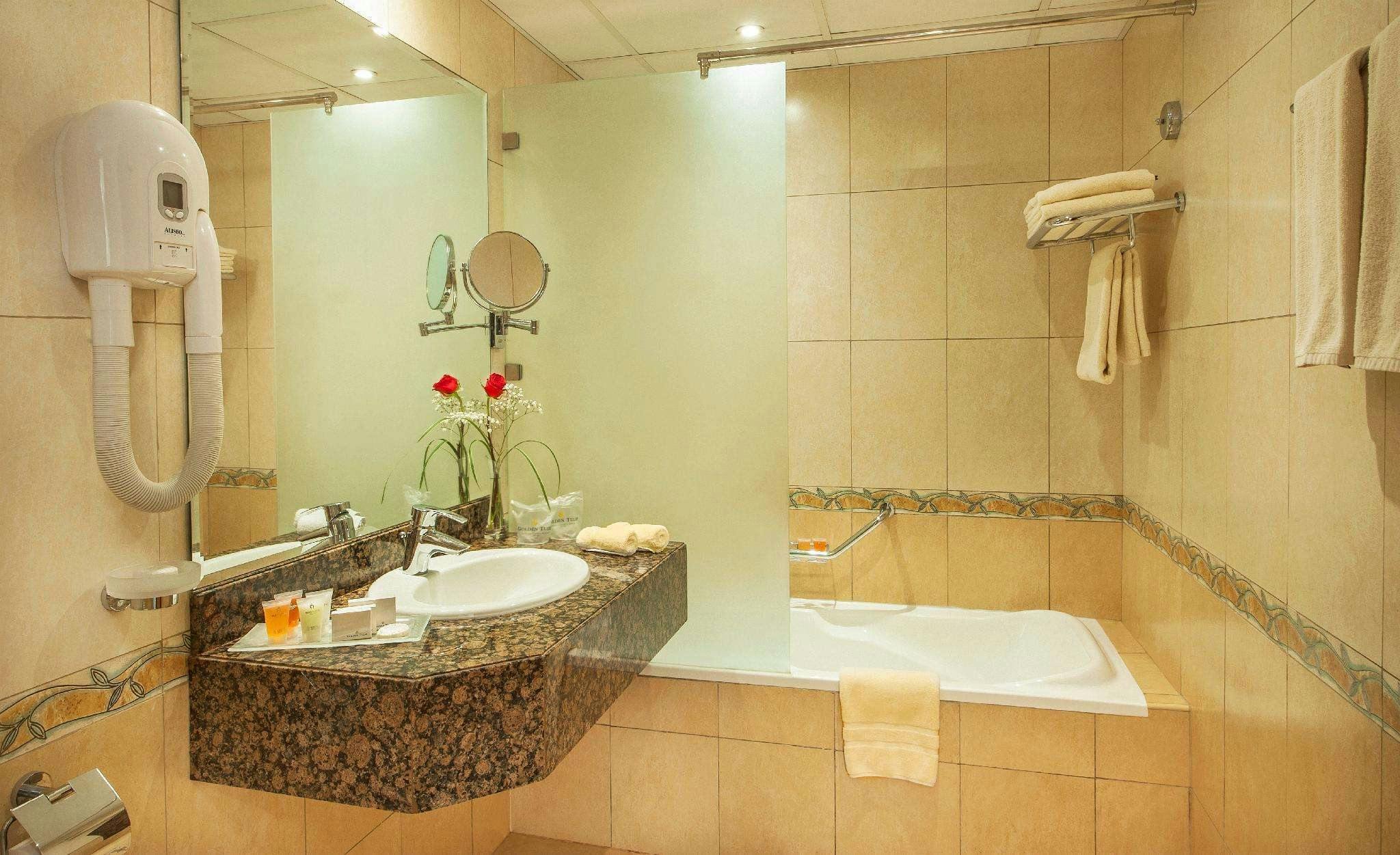 Hotel Golden Tulip Sharjah photo 2
