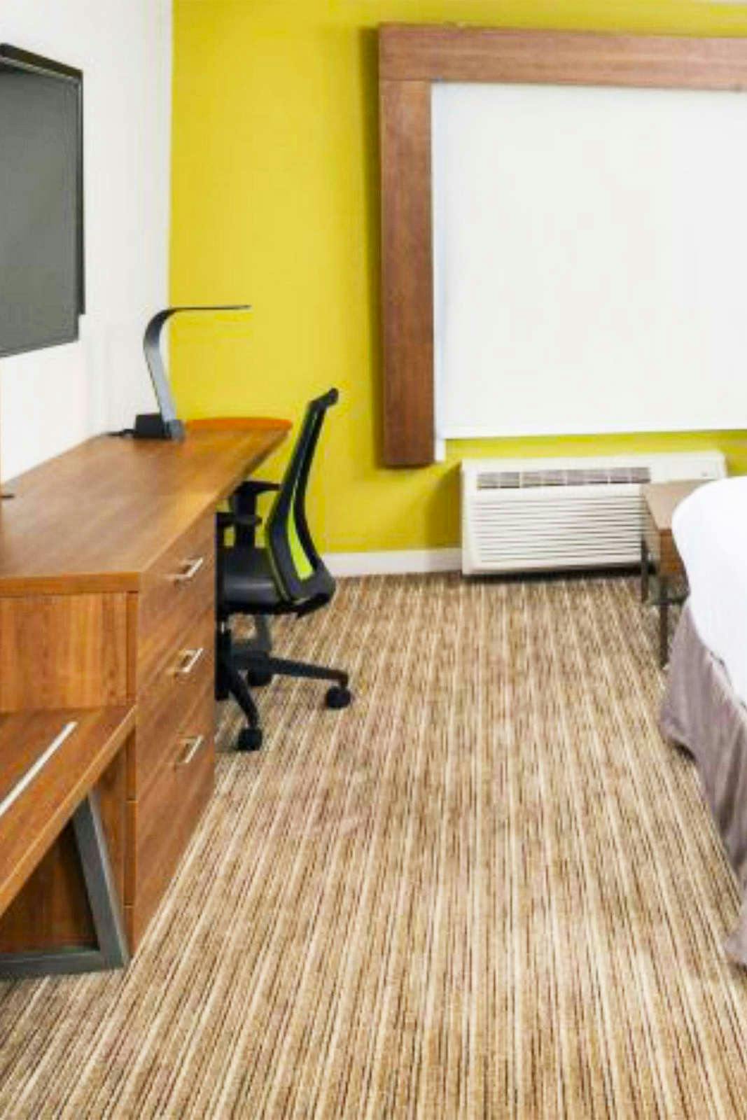 Hotel Holiday Inn Express Alliance photo 5