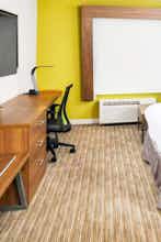 Hotel Holiday Inn Express Alliance photo 5