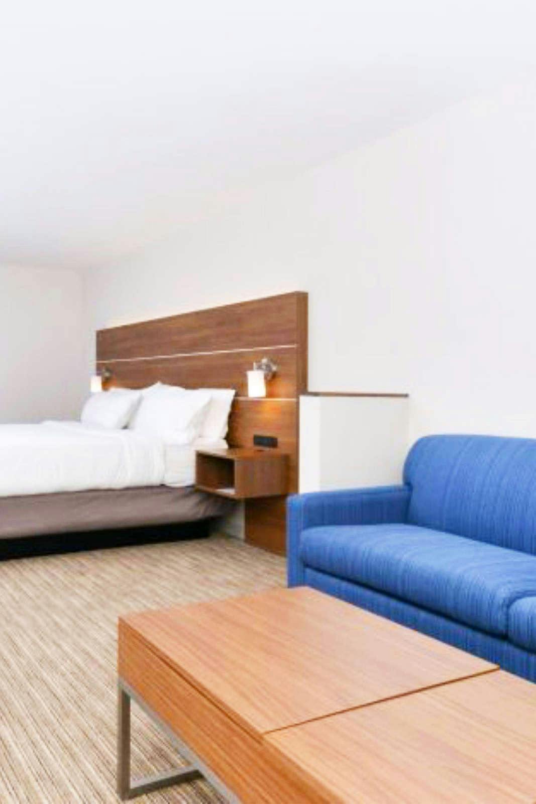 Hotel Holiday Inn Express Alliance photo 3