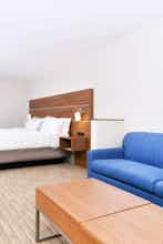 Hotel Holiday Inn Express Alliance photo 3