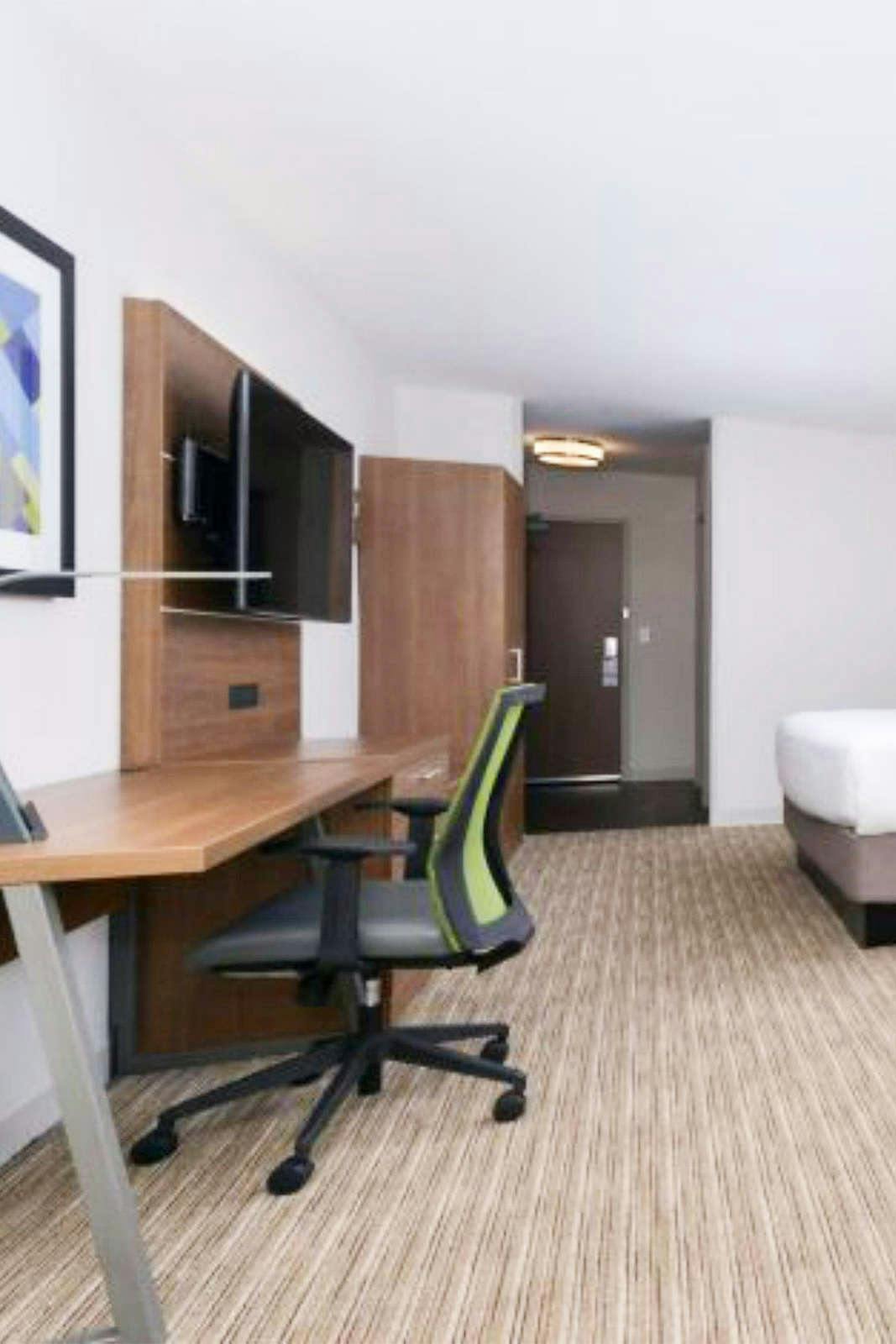 Hotel Holiday Inn Express Alliance photo 4