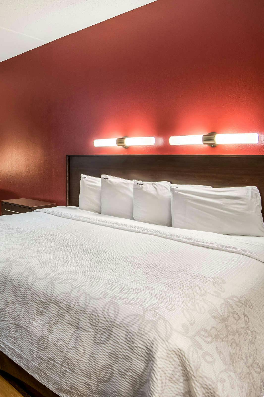 Hotel Red Roof PLUS+ Long Island – Garden City photo 3